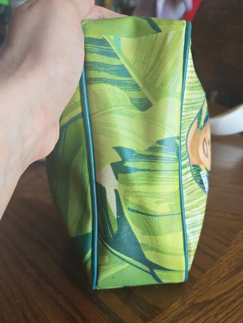 Vintage-Inspired Green Cosmetic Pouch - Beauty Quote